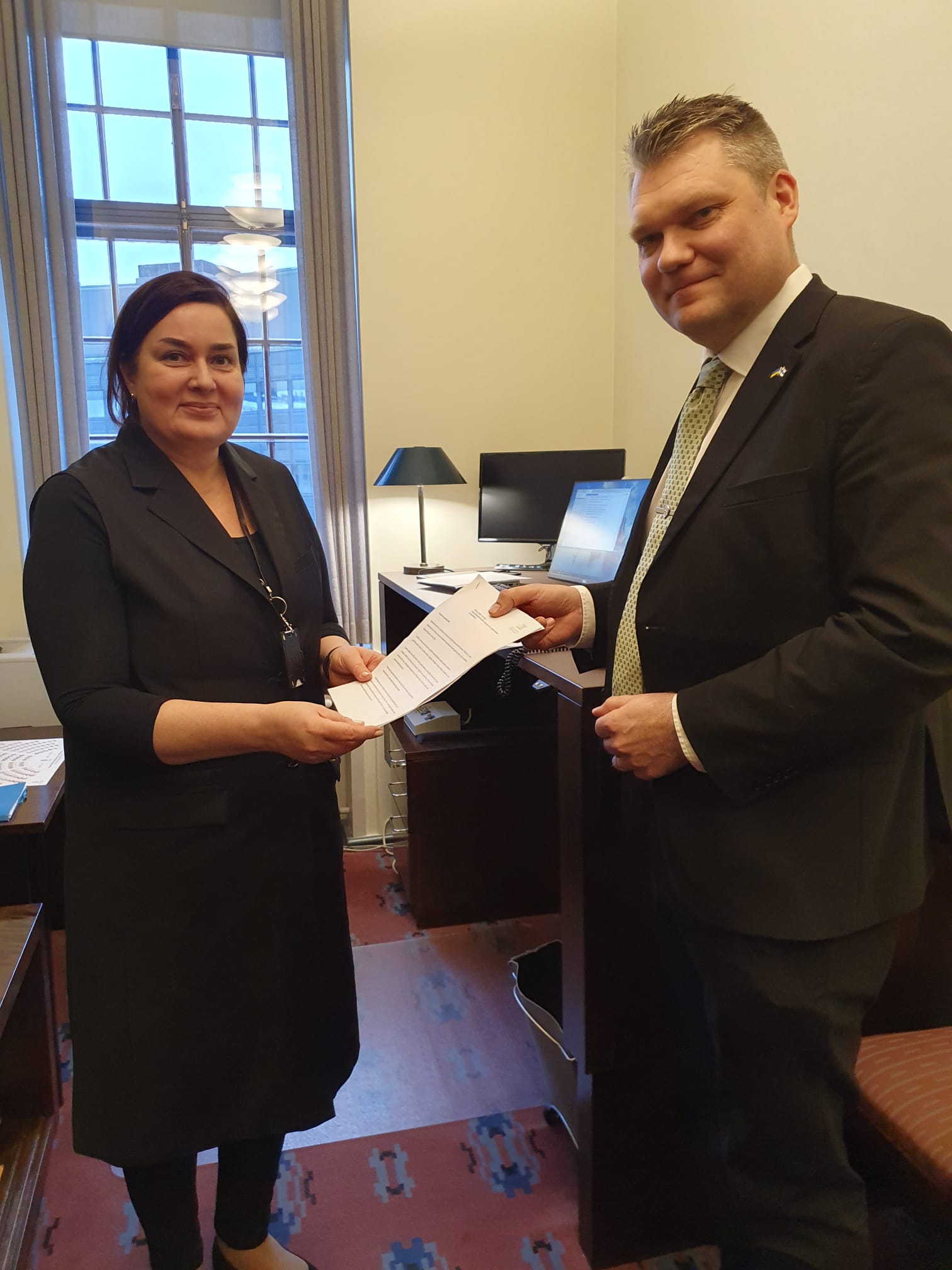 Maanmittauslaitoksen maaseudun yksiköitä ei saa lakkauttaa.